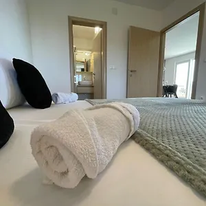 - Danijel Apartment Starigrad Paklenica